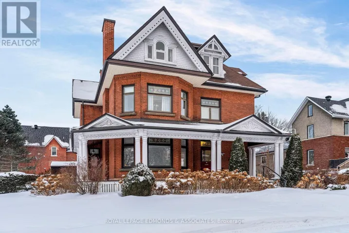 307 MAPLE AVENUE, Pembroke, Ontario K8A1L8