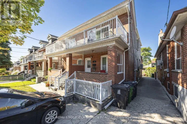 154 DAY AVENUE, Toronto (Caledonia-Fairbank), Ontario M6E3W3
