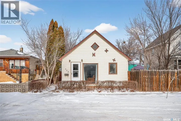 528 Ominica STREET E, Moose Jaw, Saskatchewan S6H0H3