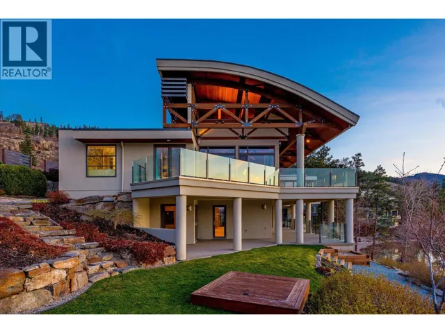 5560 Lakeshore Road, Kelowna, British Columbia V1W4J4
