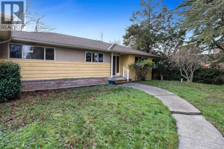 2227 Edgelow St, Saanich, British Columbia V8N1R6
