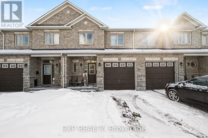 735 REGIMENT AVENUE, Ottawa, Ontario K2M0E6