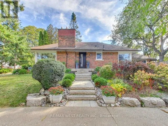 195 BERRY ROAD, Toronto (Stonegate-Queensway), Ontario M8Y1X2