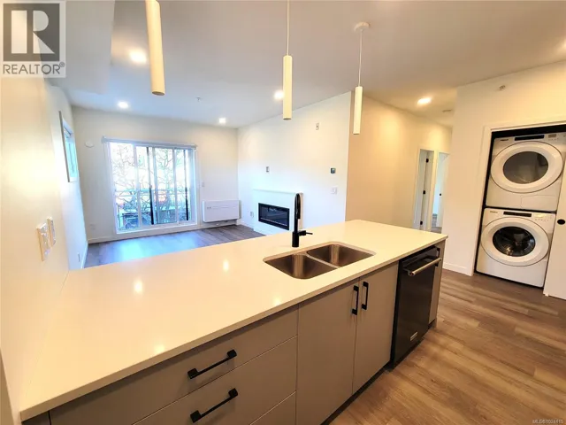 B503 1102 Esquimalt Rd, Esquimalt, British Columbia V9A6A1