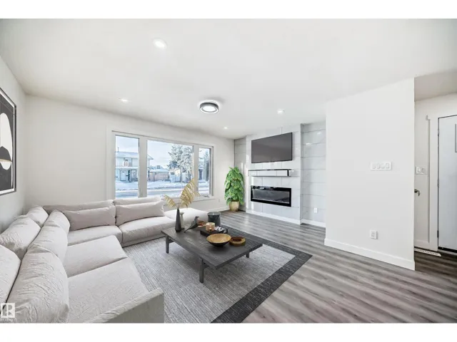14505 23 ST NW NW, Edmonton, Alberta T5Y1T4