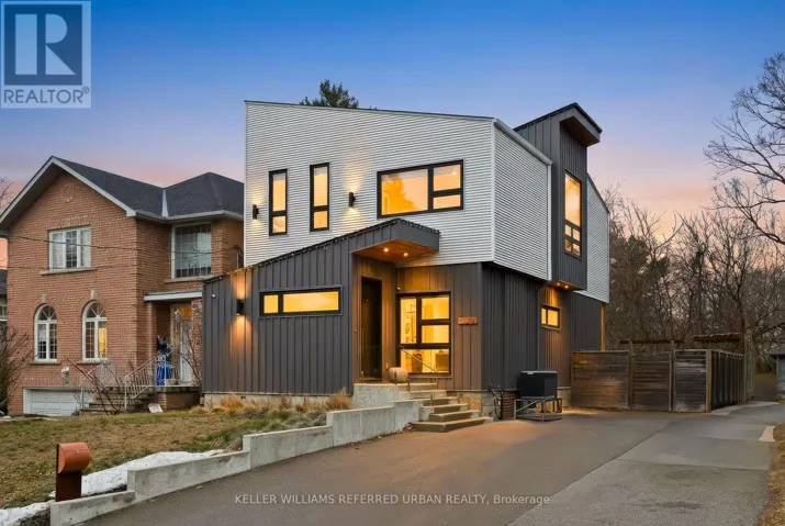 22 DANIELS STREET, Toronto (Stonegate-Queensway), Ontario M8Y1L8