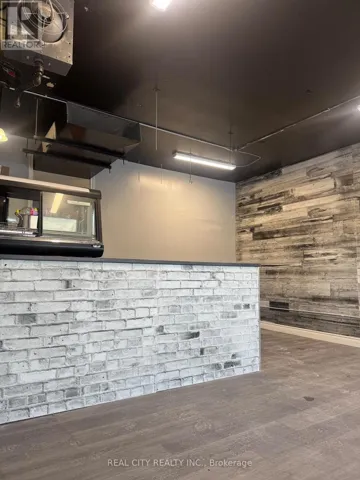 127 - 127 NORTH SERVICE ROAD E, Oakville (CP College Park), Ontario L6H1A3