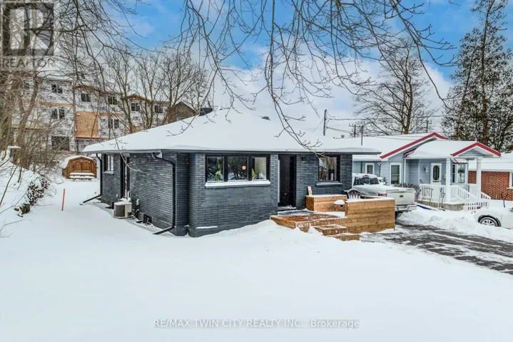 10 WEAVER STREET S, Cambridge, Ontario N3C1V8