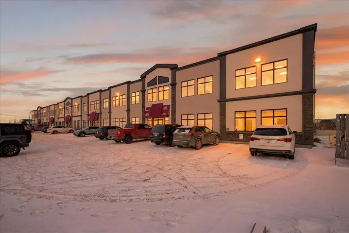 101 5621-5677 99 Street, Edmonton, Alberta T6E3N8