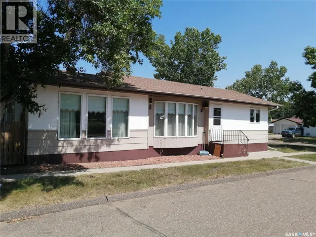 144 2nd STREET W, Ponteix, Saskatchewan S0N1Z0