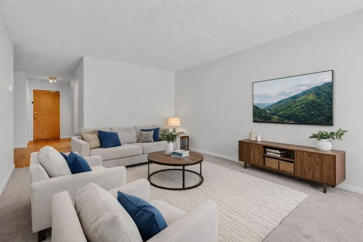 213 17661 58A AVENUE, Surrey, British Columbia V3S1N4