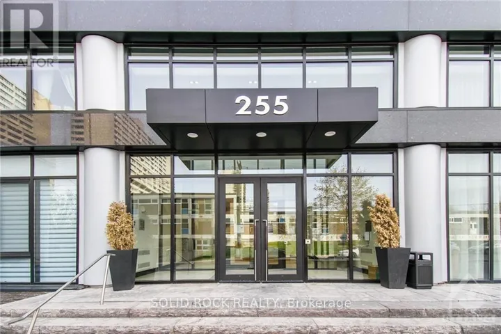 213 - 255 BAY STREET, Ottawa, Ontario K1R5Z4
