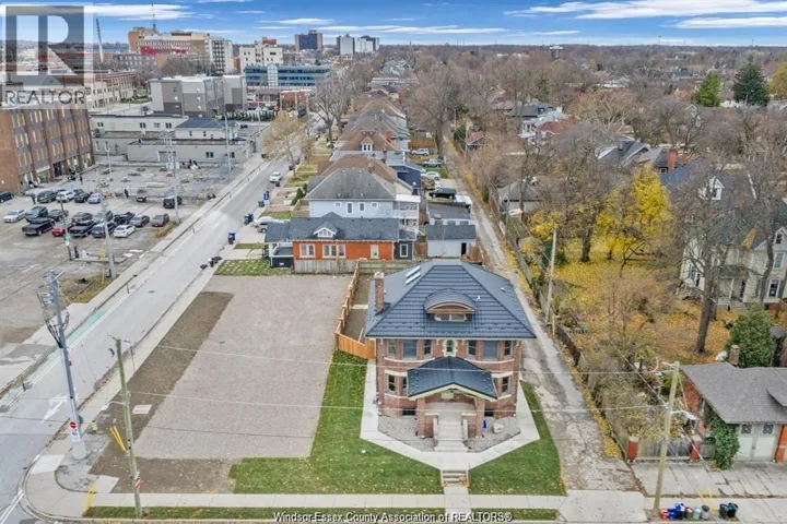 131 ELLIOTT STREET, Windsor, Ontario N9A5Y8