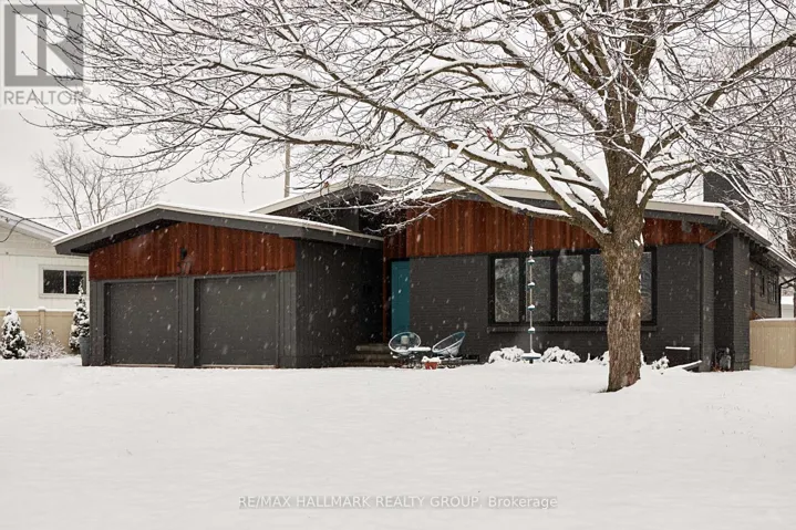 377 SUMMIT AVENUE, Ottawa, Ontario K1H6A1