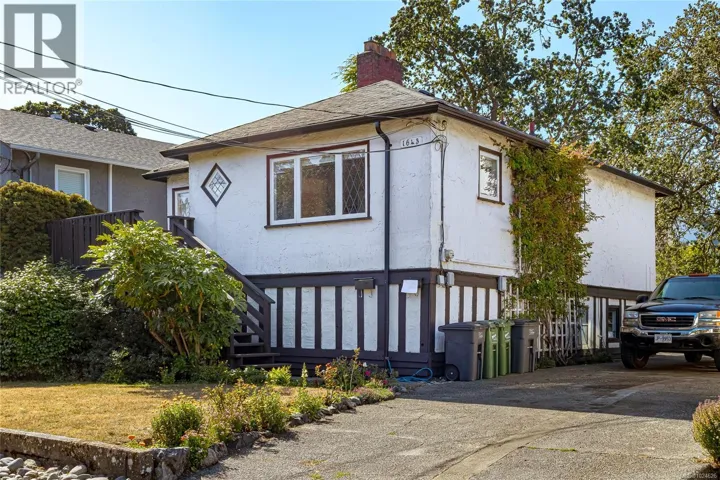1645 Haultain St, Victoria, British Columbia V8R2K8