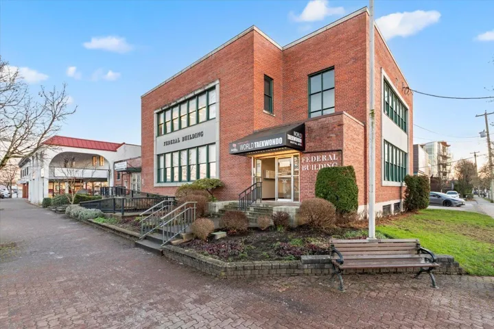 202 20408 DOUGLAS CRESCENT, Langley, British Columbia V3A4B4