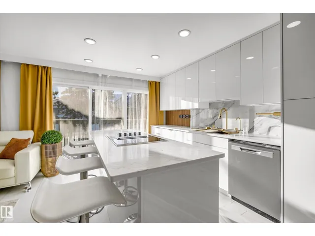 11A MEADOWLARK VG NW, Edmonton, Alberta T4R5X3