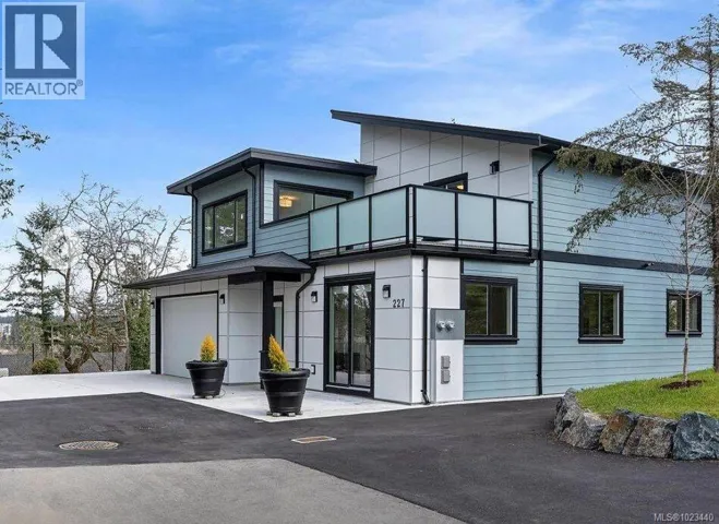 227 Heddle Ave, View Royal, British Columbia V9B1T9