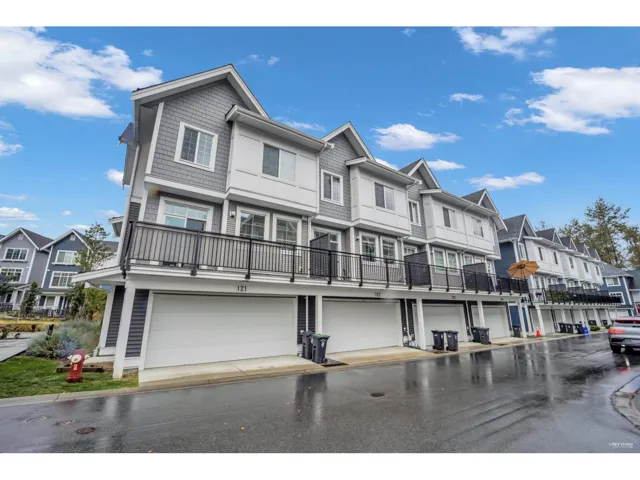 122 20180 84 AVENUE, Langley, British Columbia V2Y3N5