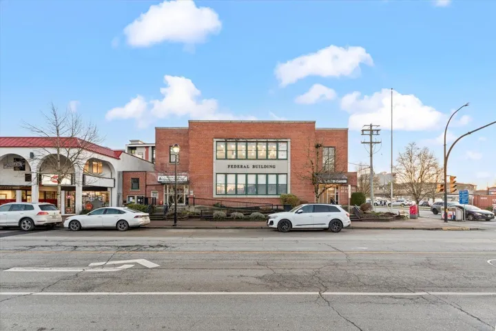 203 20408 DOUGLAS CRESCENT, Langley, British Columbia V3A4B4