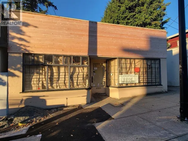 628 TWELFTH STREET, New Westminster, British Columbia V3M4J4