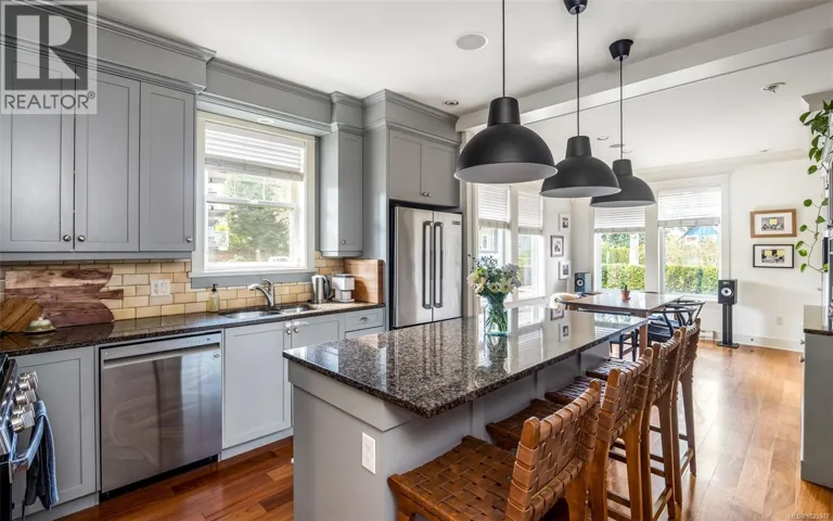 590 Simcoe St, Victoria, British Columbia V8V1L8