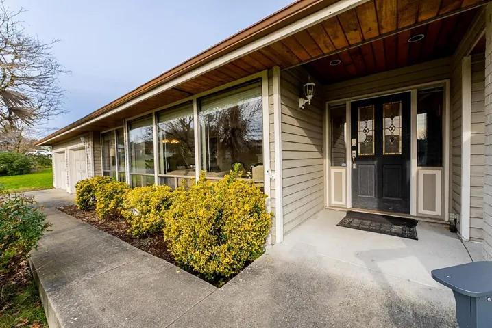 5690 W SUNRISE CRESCENT, Surrey, British Columbia V3S7M4