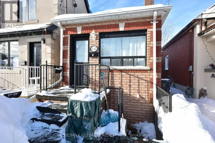 MAIN FLOOR - 132 SPEARS STREET, Toronto (Rockcliffe-Smythe), Ontario M6N3X7