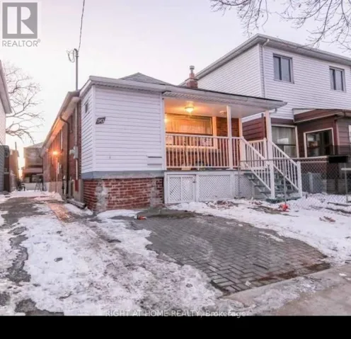 90 PHARMACY AVENUE W, Toronto (Oakridge), Ontario M1L3E5