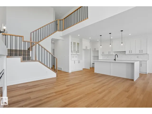 8608 181 AV NW, Edmonton, Alberta T5Z0X1