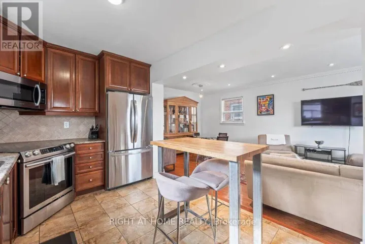 16 CONNIE STREET, Toronto (Maple Leaf), Ontario M6L2J1