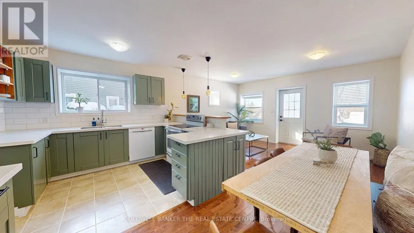 135 SIMCOE STREET, Orillia, Ontario L3V1G8