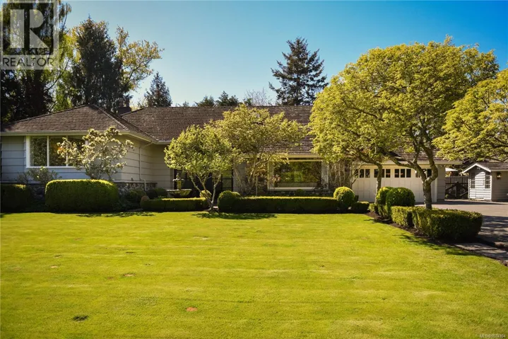 3270 Beach Dr, Oak Bay, British Columbia V8R6M1