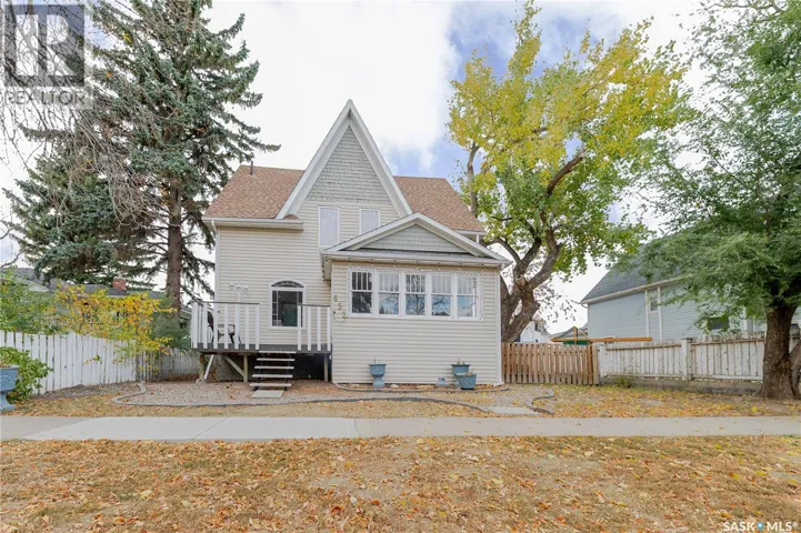 452 Stadacona STREET E, Moose Jaw, Saskatchewan S6H0J8