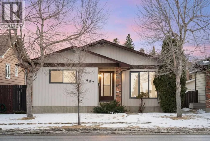 987 Berkley Drive NW, Calgary, Alberta T3K1E3