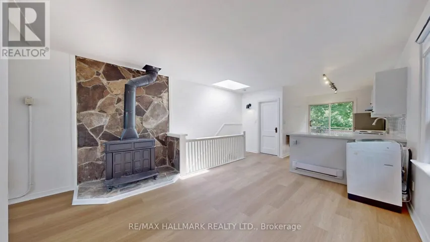 UPPER - 215 KINGSTON ROAD, Toronto (The Beaches), Ontario M4L1T5