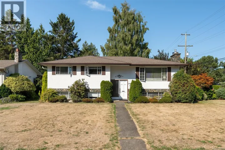 3940 Oakdale Pl, Saanich, British Columbia V8N3B6