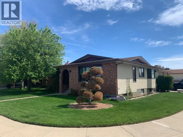 1813 Elm Road S, Lethbridge, Alberta T1K4X5