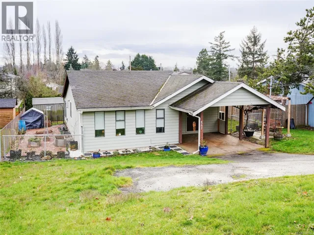 867 McKenzie Ave, Saanich, British Columbia V8X3G4