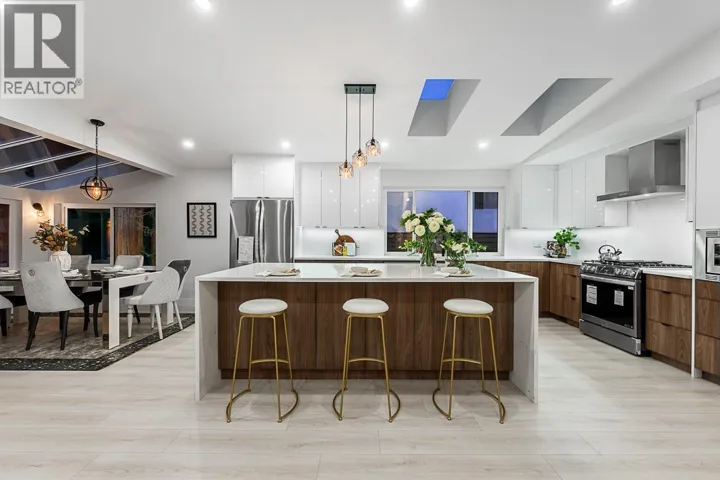 531 GREENWAY AVENUE, North Vancouver, British Columbia V7N3C9