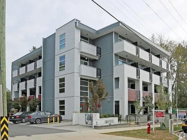 304 13678 GROSVENOR ROAD, Surrey, British Columbia V3R5E2