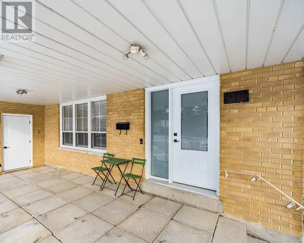 98 MOUNT OLIVE DRIVE, Toronto (Mount Olive-Silverstone-Jamestown), Ontario M9V2E1