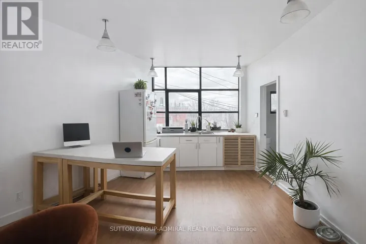 2R - 1024 QUEEN STREET W, Toronto (Trinity-Bellwoods), Ontario M6J1H6