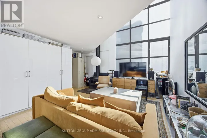 #3 - 1024 QUEEN STREET W, Toronto (Trinity-Bellwoods), Ontario M6J1H6