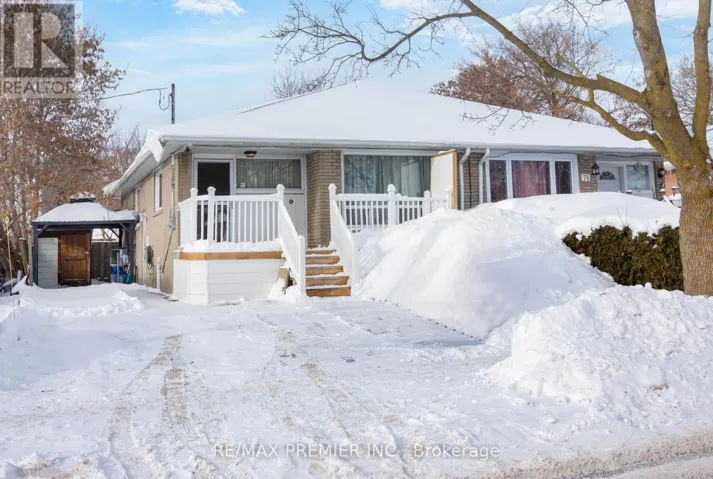 76 HARRISON DRIVE, Newmarket (Bristol-London), Ontario L3Y4P4