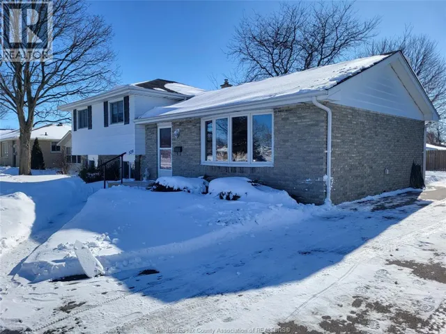 529 DORA DRIVE, Wallaceburg, Ontario N8A2K2