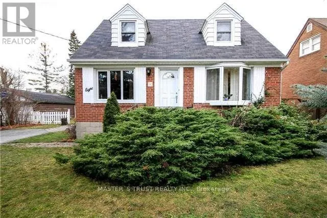 8 DROMORE CRESCENT, Toronto (Newtonbrook West), Ontario M2R2H5