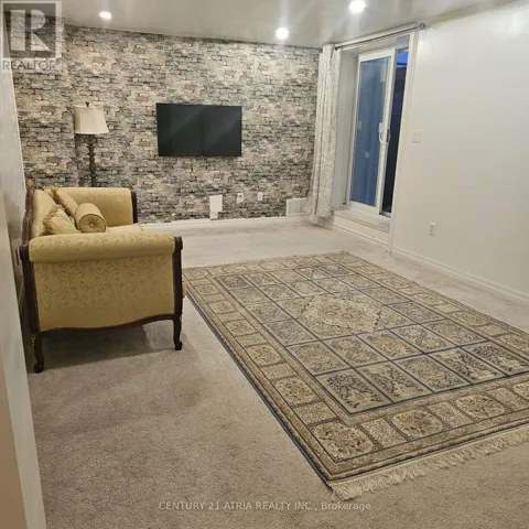 82 VANTAGE LOOP, Newmarket (Woodland Hill), Ontario L3X0K8