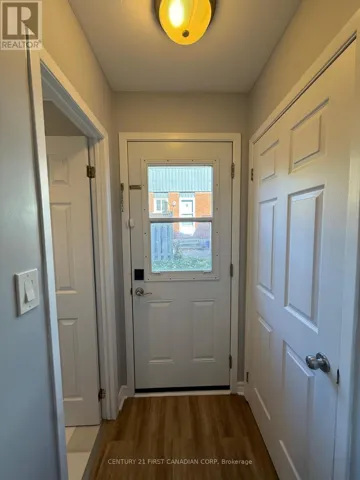 21 VINCENT CRESCENT, London South (South Q), Ontario N6C4X9