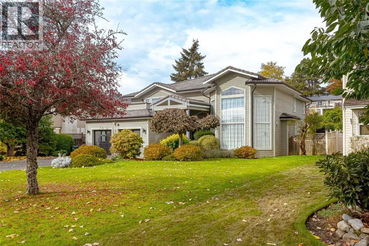 812 Dalewood Lane, Saanich, British Columbia V8X5G6